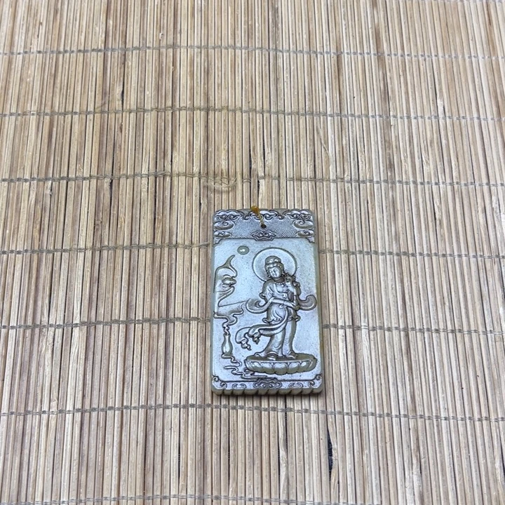 中***人和田玉未镶嵌挂件