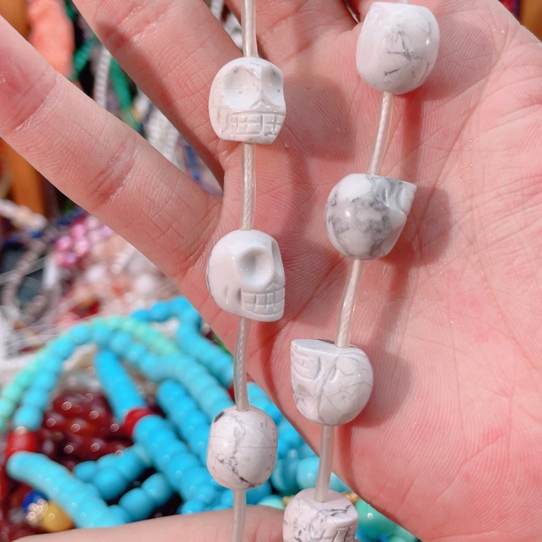 玛瑙/玉髓未镶嵌珠宝半成品白松石骷髅头1条卡12约15颗