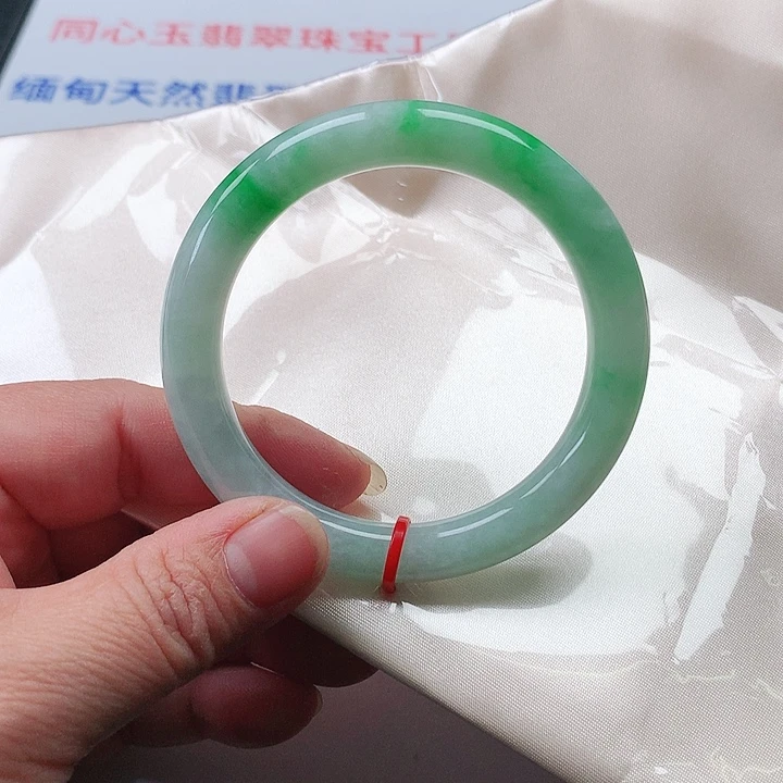 翡翠手镯未镶嵌翡翠049