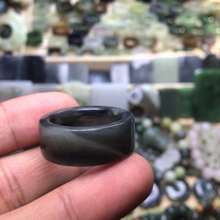 海***海和田玉未镶嵌颈饰