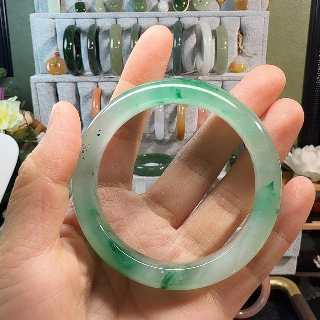 诚***度石英质玉未镶嵌手镯