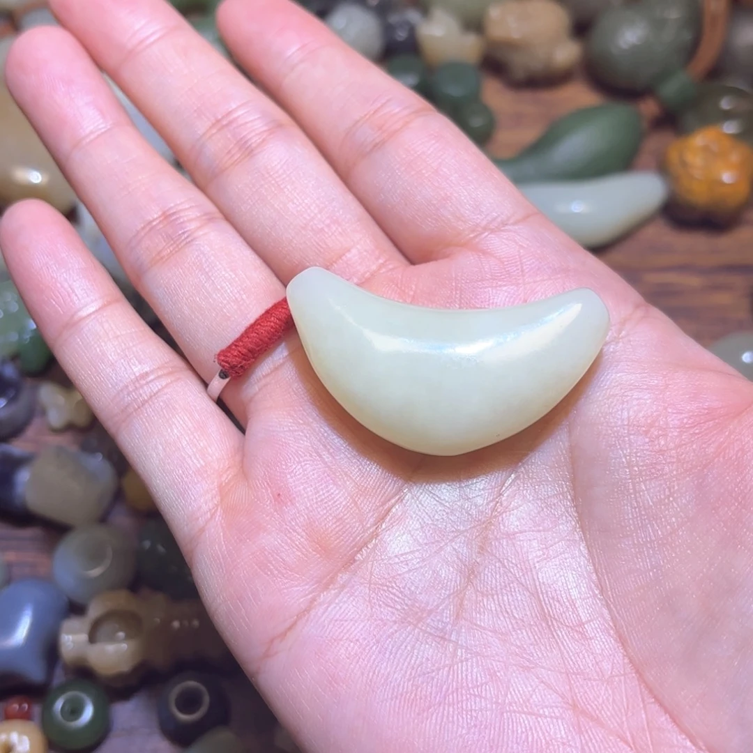 张***萤未镶嵌和田玉珠宝半成品