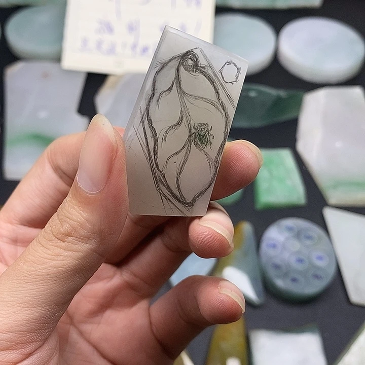 定制翡翠未镶嵌俏色一叶成名