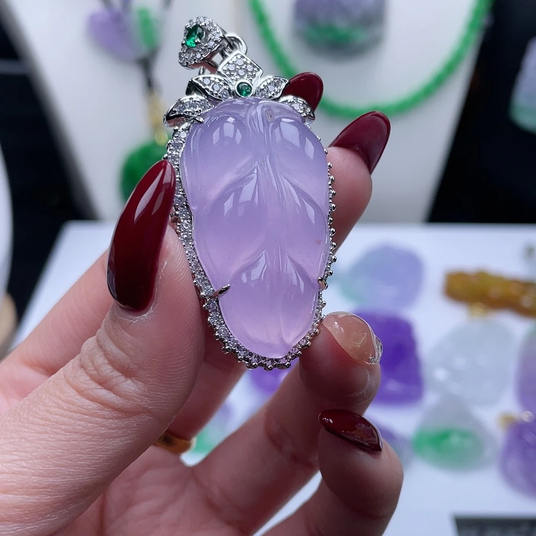 翡翠吊坠(赠链)未镶嵌