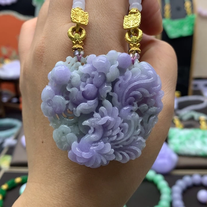 翡翠未镶嵌吊坠(赠链)