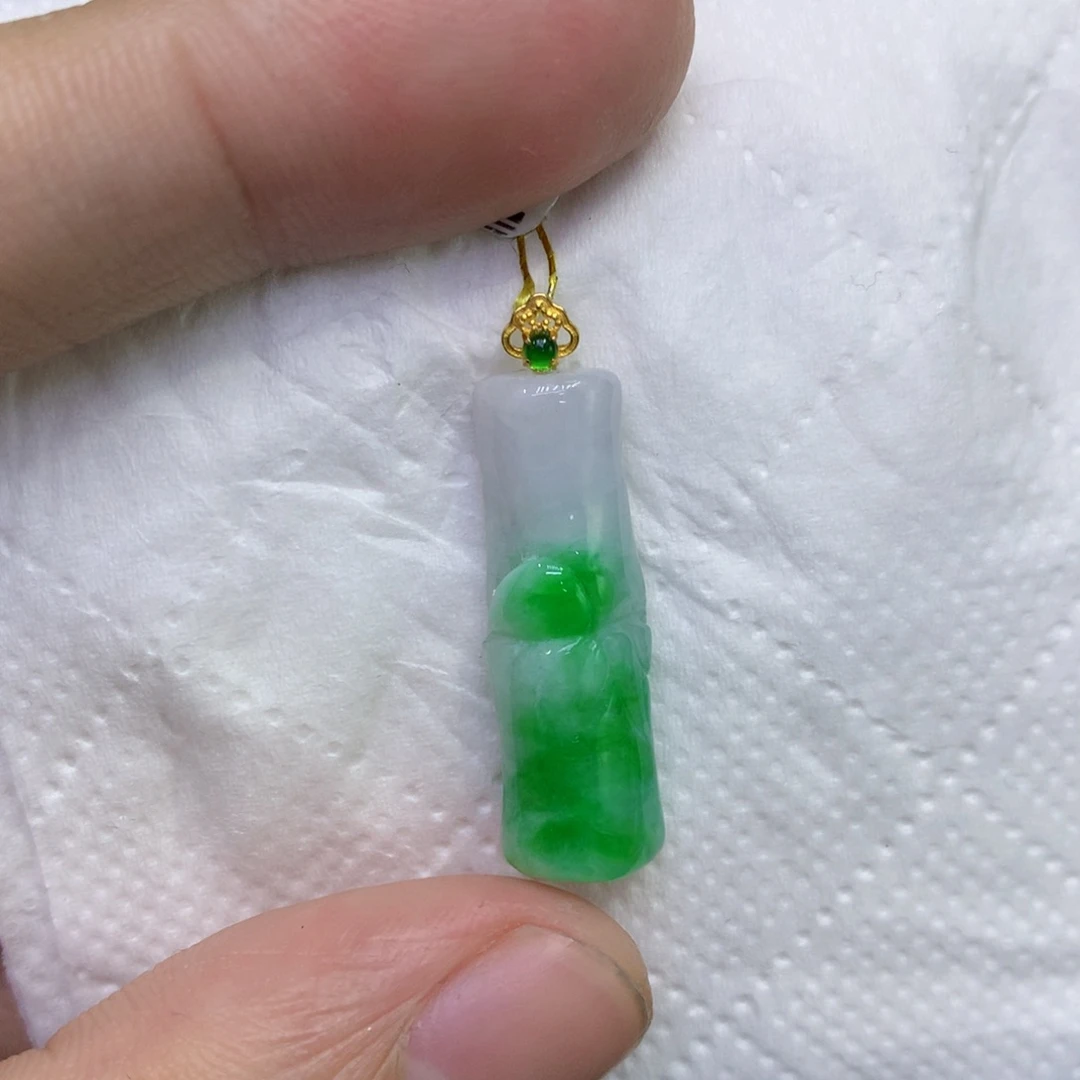 颈饰18K金镶嵌翡翠