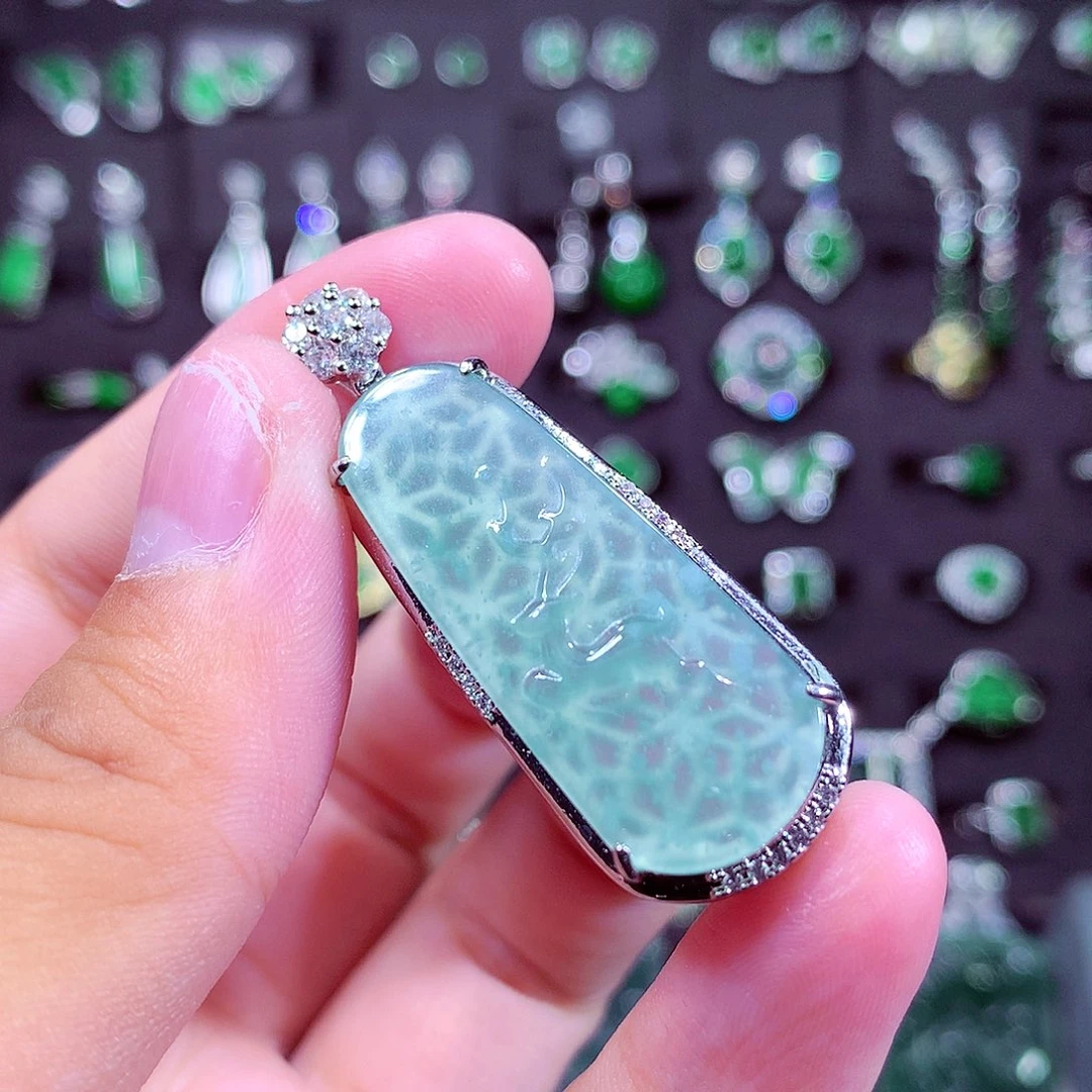 颈饰未镶嵌翡翠天然