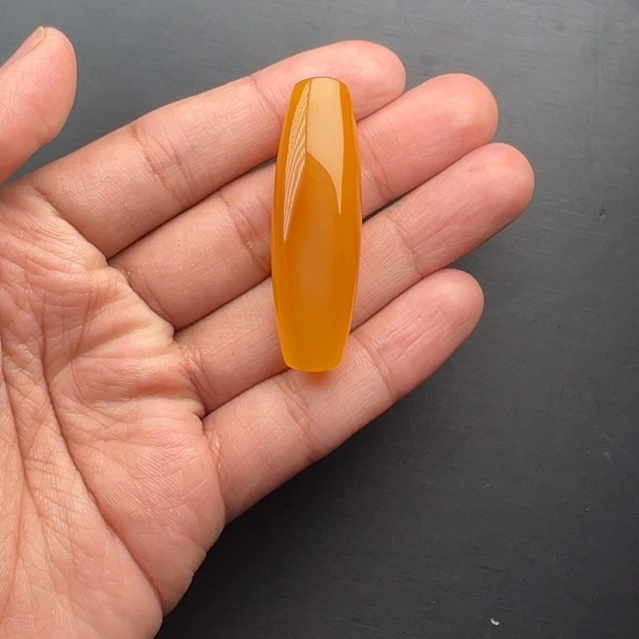 ζ***月石英质玉（黄龙玉）未镶嵌颈饰