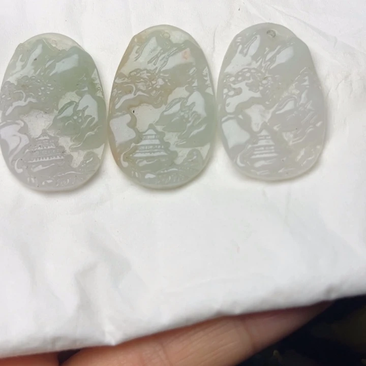 翡翠未镶嵌颈饰山水