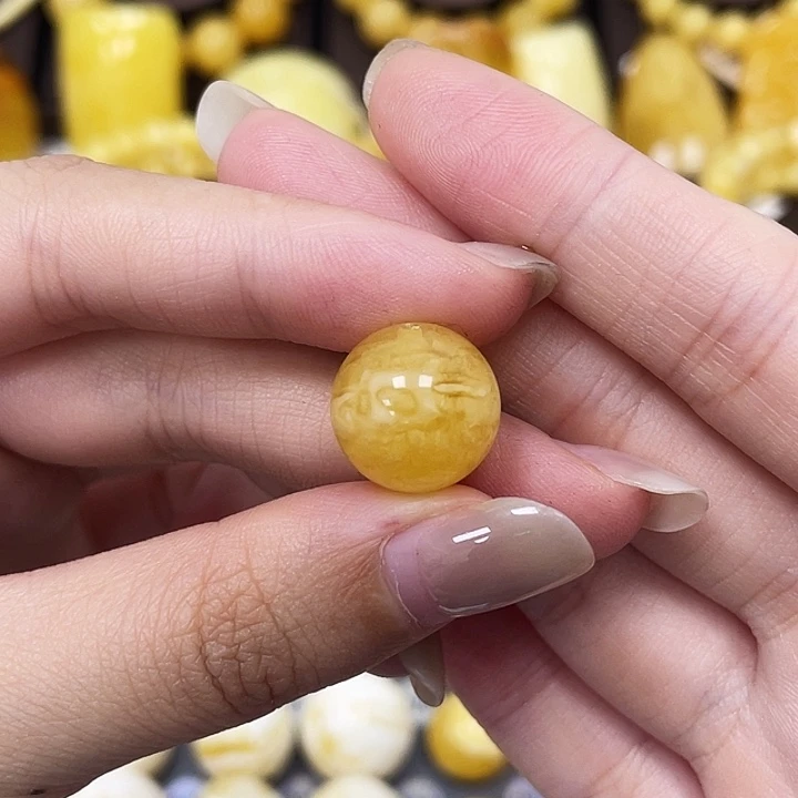 琥珀未镶嵌裸石13.9mm瑕