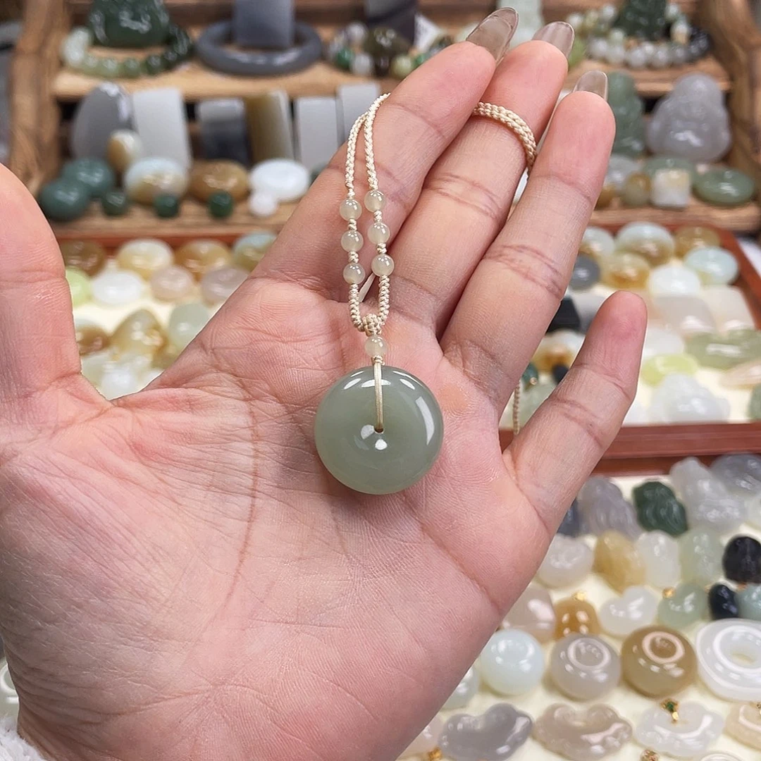 和田玉未镶嵌吊坠(赠链)