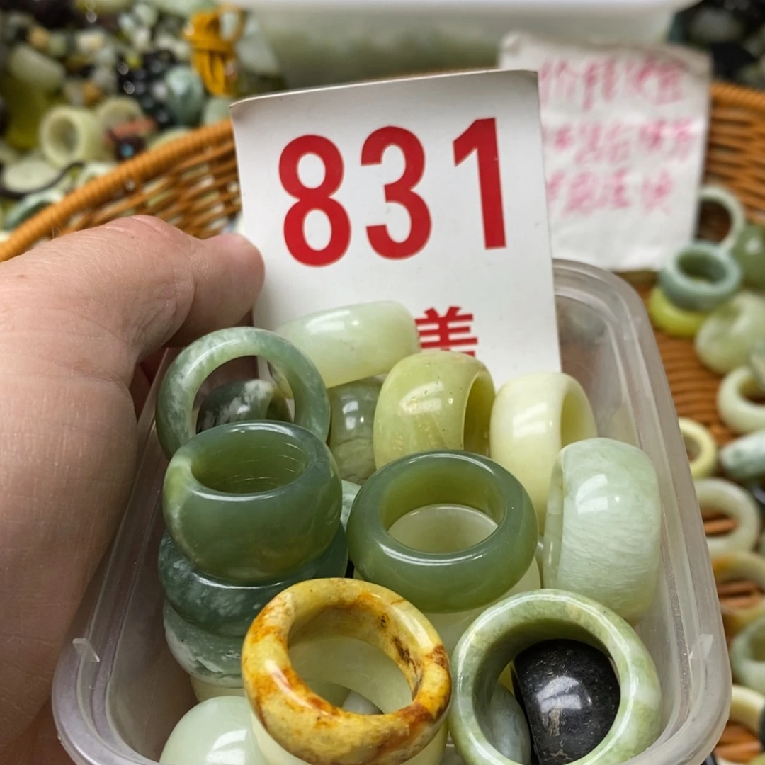 蛇纹石玉挂坠未镶嵌