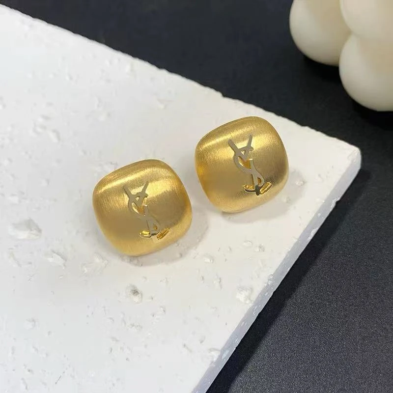 铜合金耳饰 拉丝方形~法式复古方形拉丝金属字母耳钉轻奢 W056