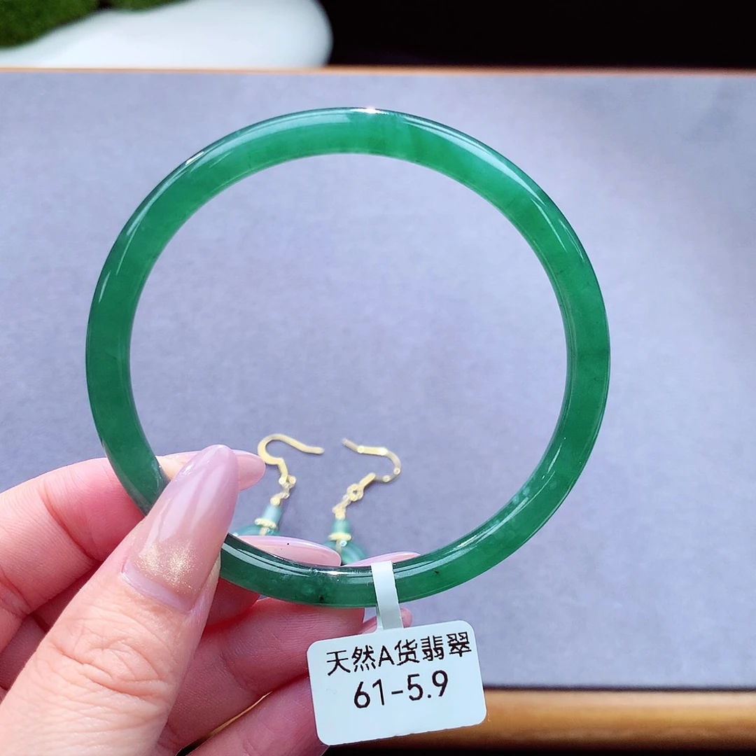 未镶嵌手镯（圆镯）翡翠