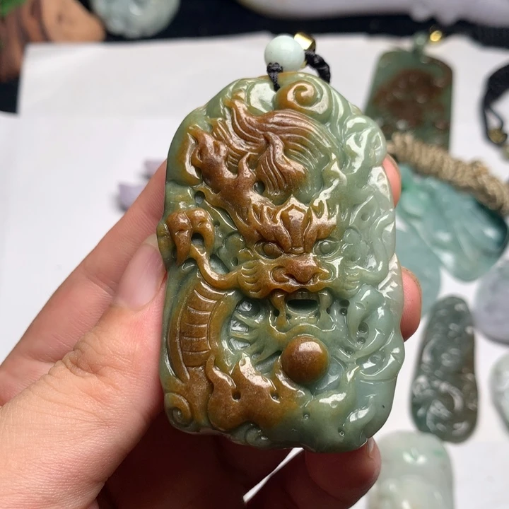 翡翠未镶嵌颈饰龙牌18