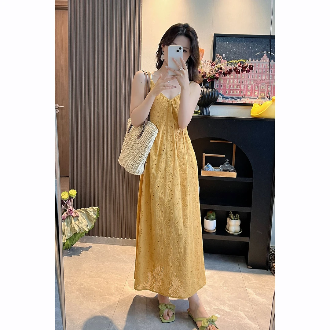 云云法式刺绣镂空复古连衣裙夏季设计感绝美长裙