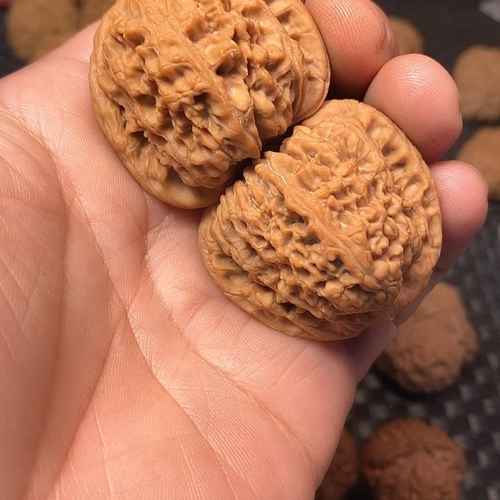 吊坠文玩核桃嗯****?南疆石
