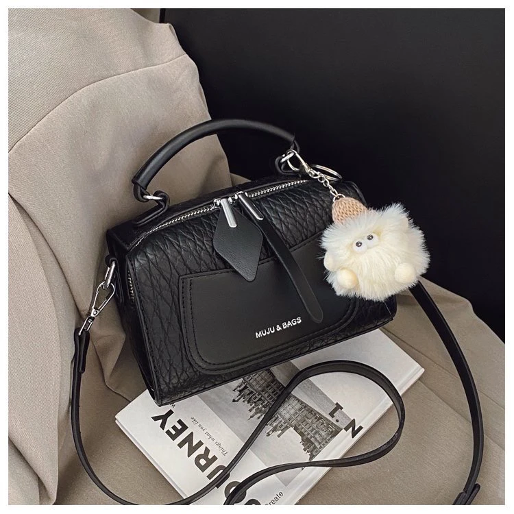 【工厂直销】（10*20*13）带挂件新款手提包流行单肩斜挎包时尚10027