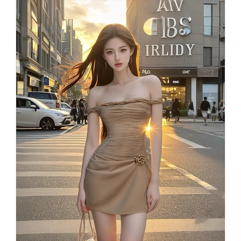名媛性感一字肩收腰条纹气质包臀裙2025年新款抹胸宴会穿搭连衣裙