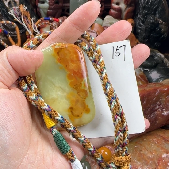 未镶嵌透闪石质玉珠宝奇石