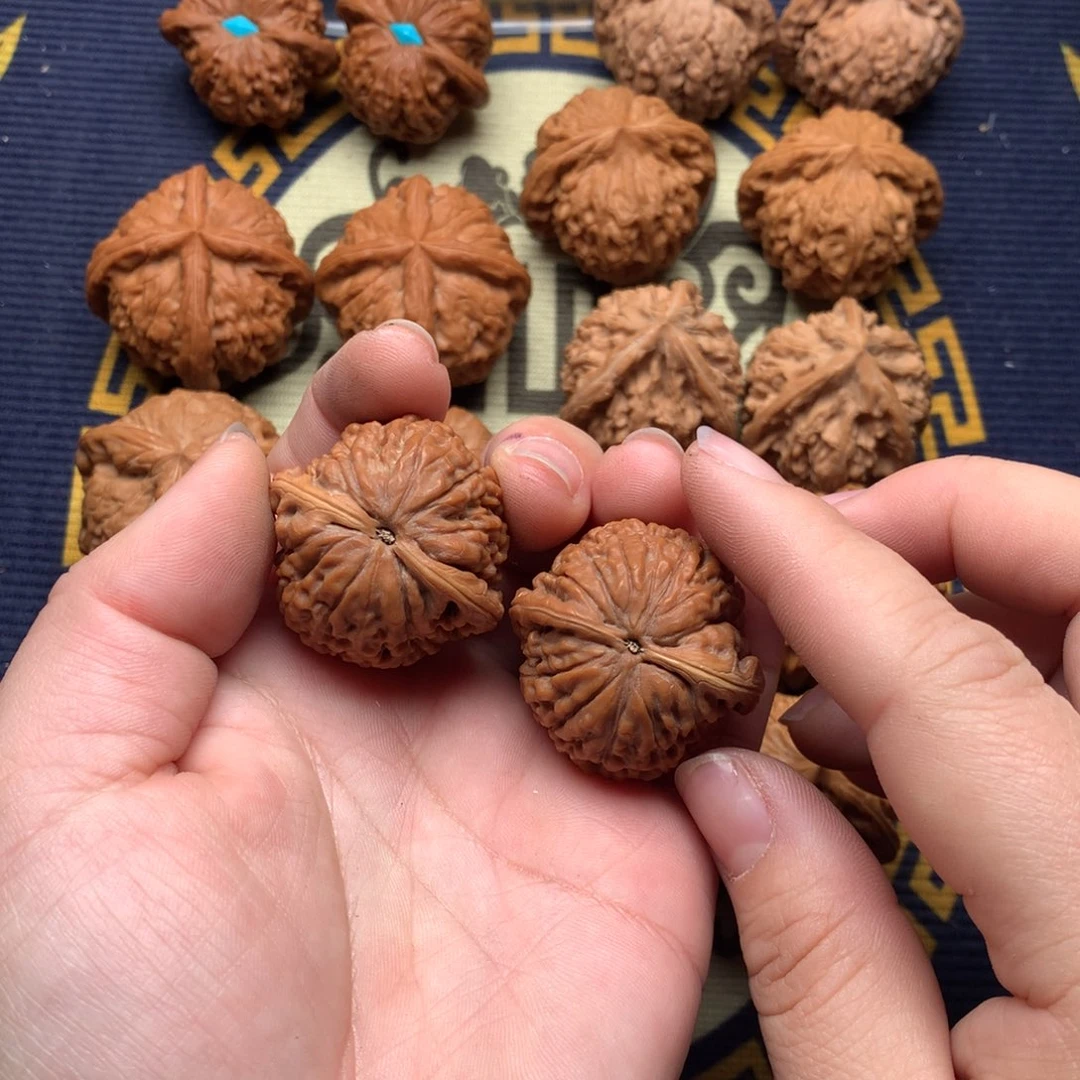 文玩核桃吊坠莲花33