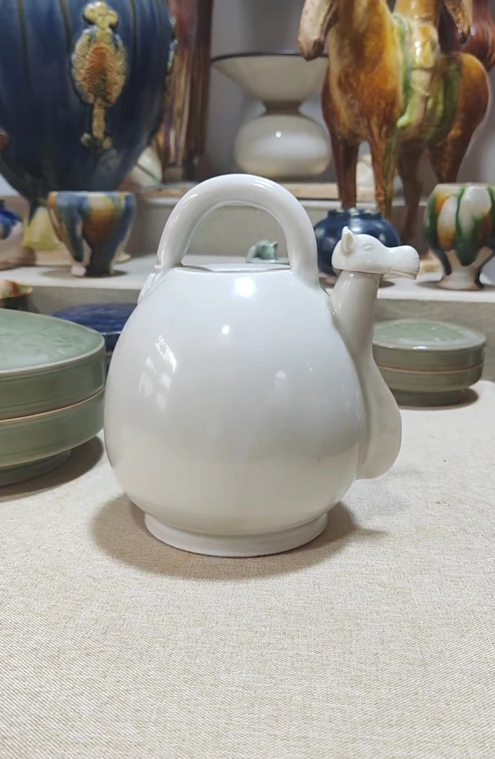 形窑兽首壶瓷摆件