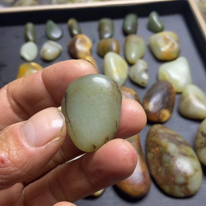 和田玉（糖玉）未镶嵌珠宝奇石