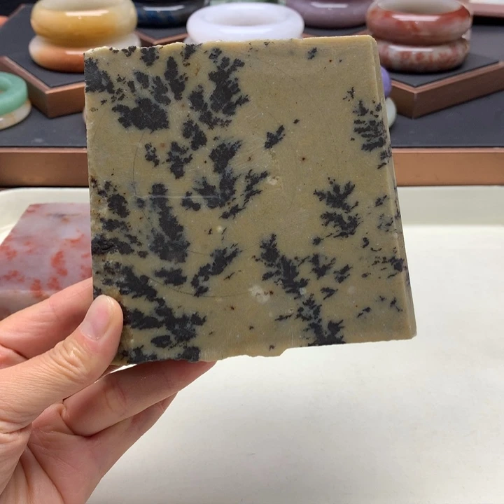 未镶嵌手镯石英质玉