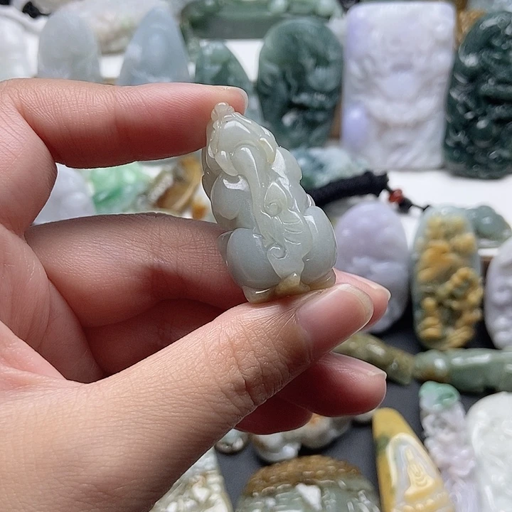 翡翠未镶嵌颈饰翡翠