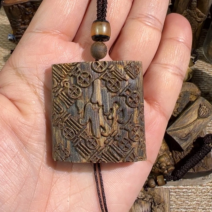 沉香沉香碎屑绿棋楠沉香雕刻牌9.6克