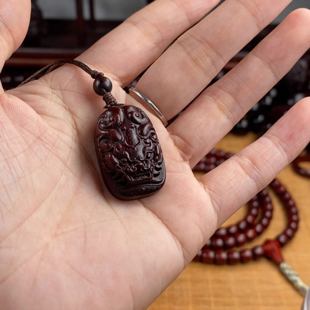小叶紫檀吊坠貔貅