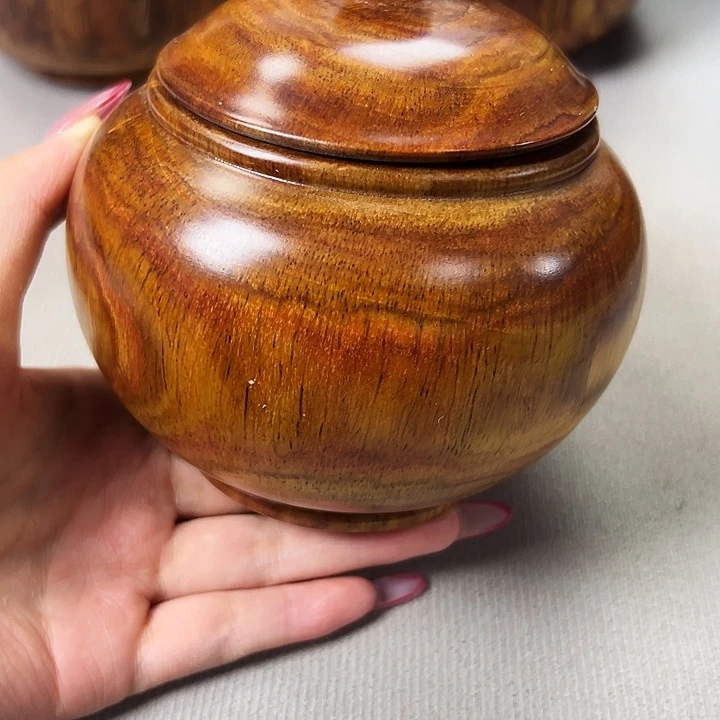 生**虎越南黄花梨茶叶罐一个