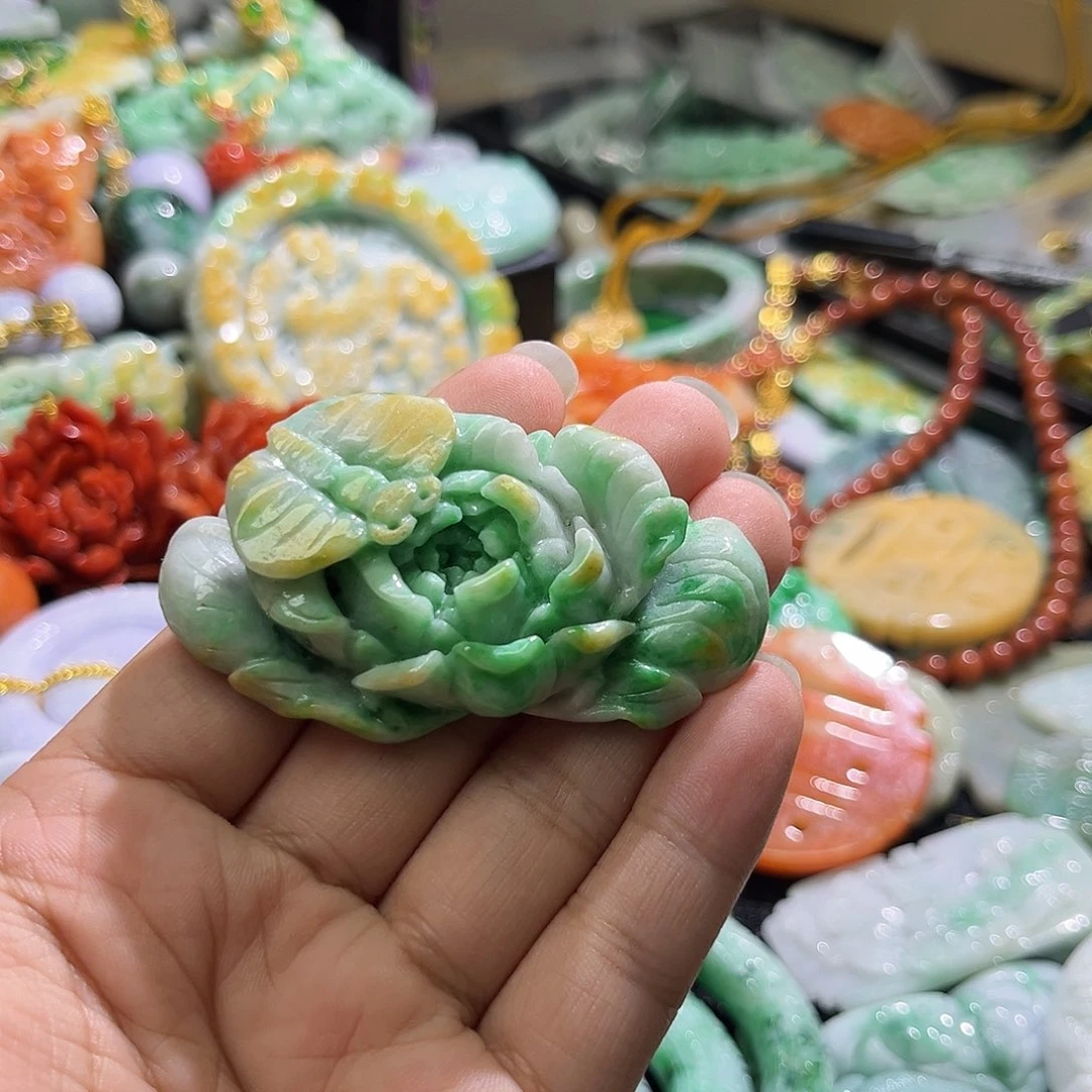 翡翠未镶嵌颈饰待编织