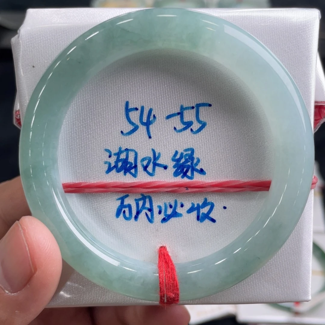 翡翠手镯未镶嵌翡翠手镯