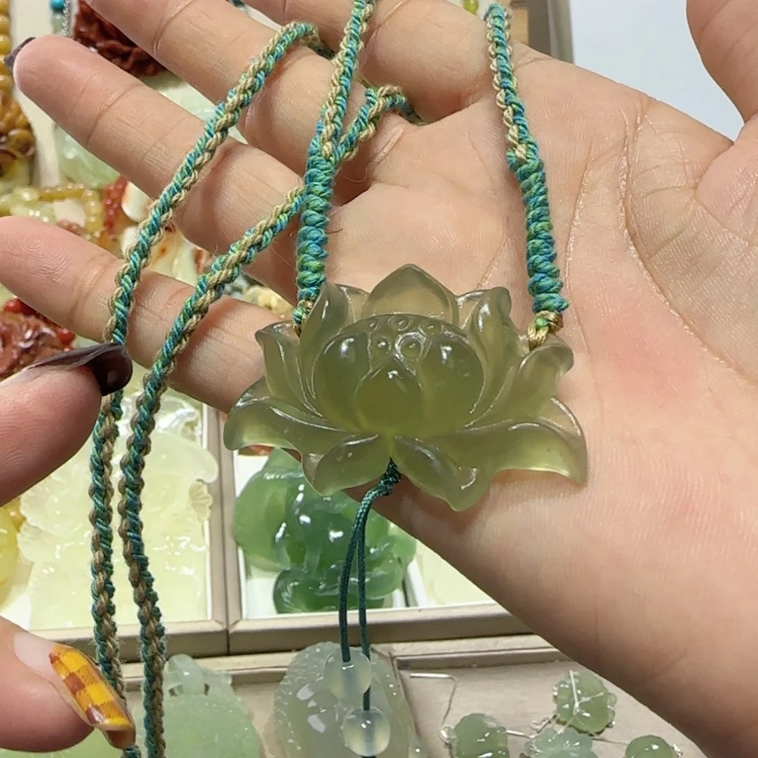 未镶嵌蛇纹石玉吊坠