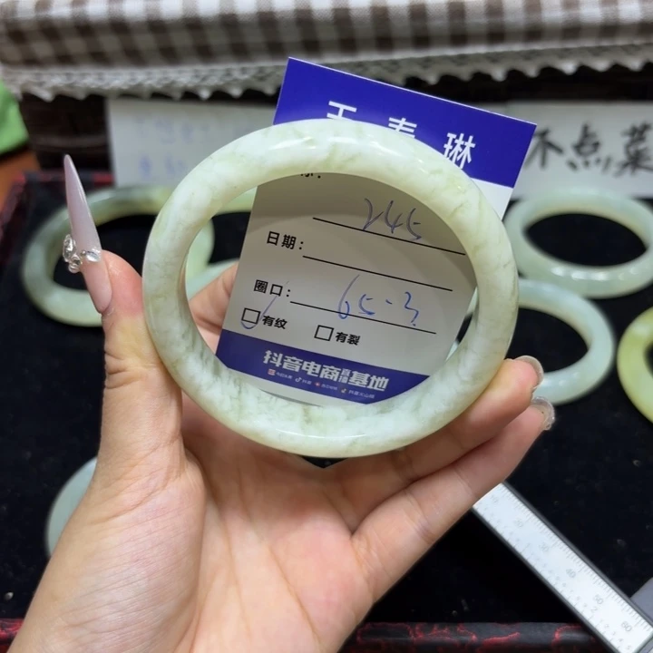 未镶嵌岫玉手镯天然