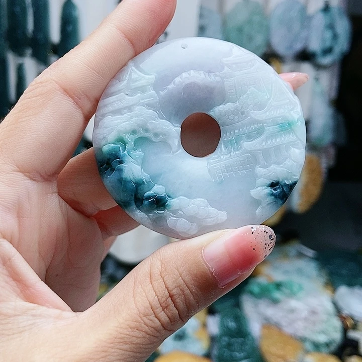 颈饰足铂镶嵌翡翠翡翠