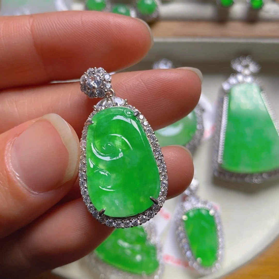 翡翠颈饰银S925镶嵌如意吊坠