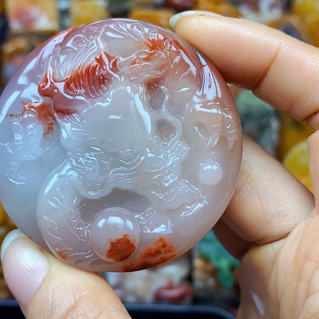 未镶嵌石英质玉（黄龙玉）颈饰