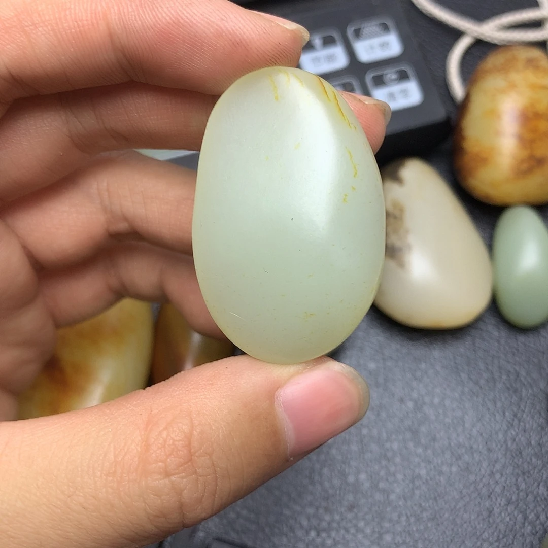 台***天和田玉未镶嵌挂件