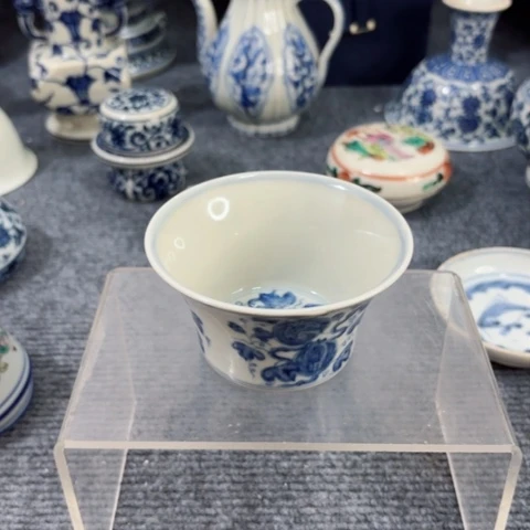 人**茶一个青花缠枝花卉主人杯