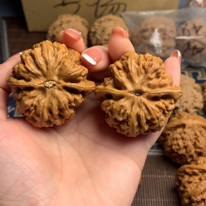 吊坠文玩核桃?***粗筋