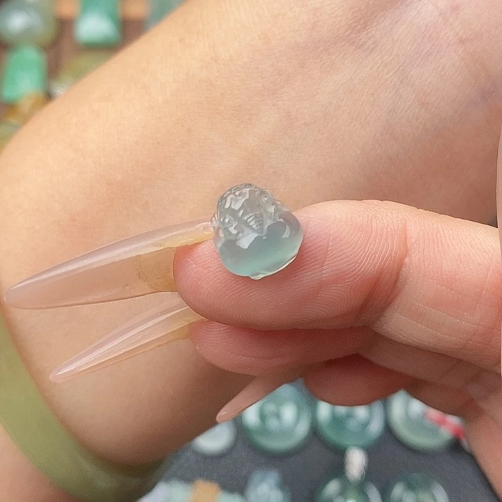 翡翠未镶嵌颈饰金蟾