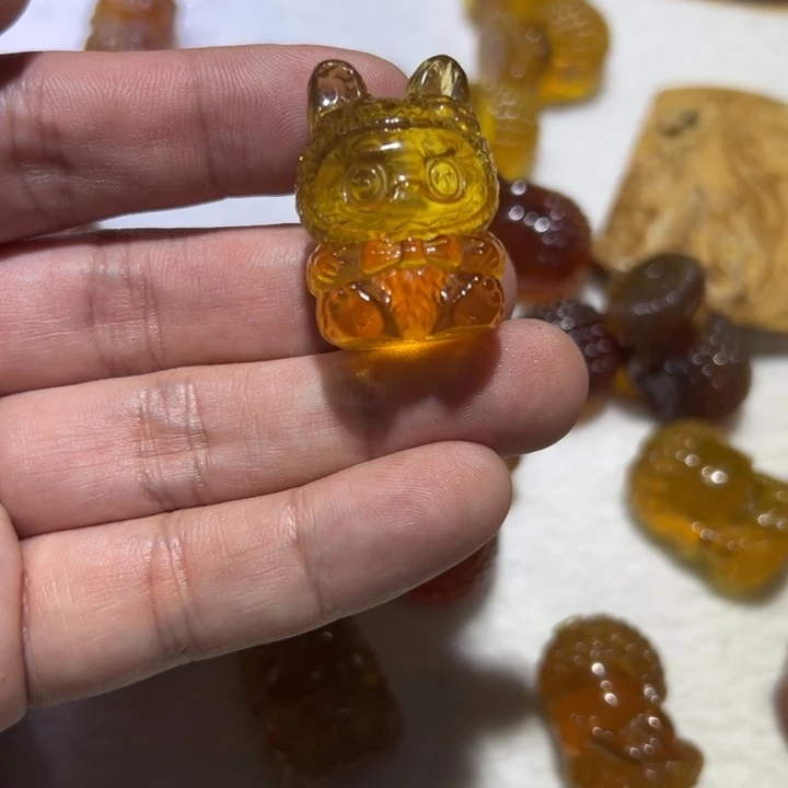 京***宝琥珀未镶嵌颈饰琥珀吊坠