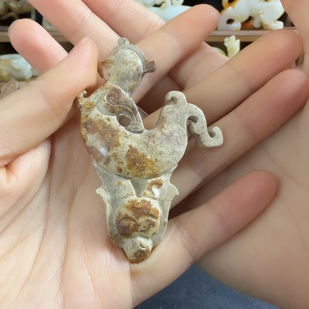 用***师透闪石质玉未镶嵌挂件