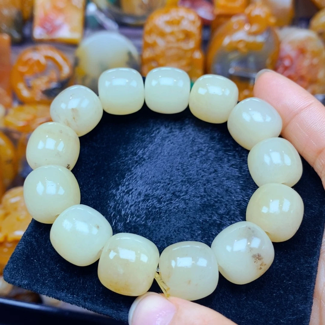 未镶嵌石英质玉（黄龙玉）颈饰