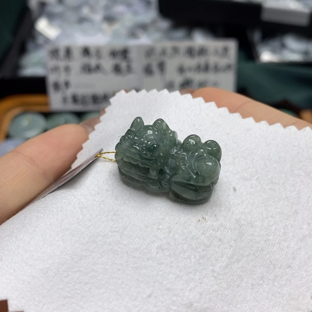 颈饰未镶嵌翡翠貔貅