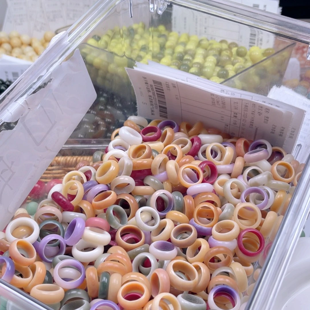 白玉菩提吊坠z12-13mm10颗。跑环微瑕