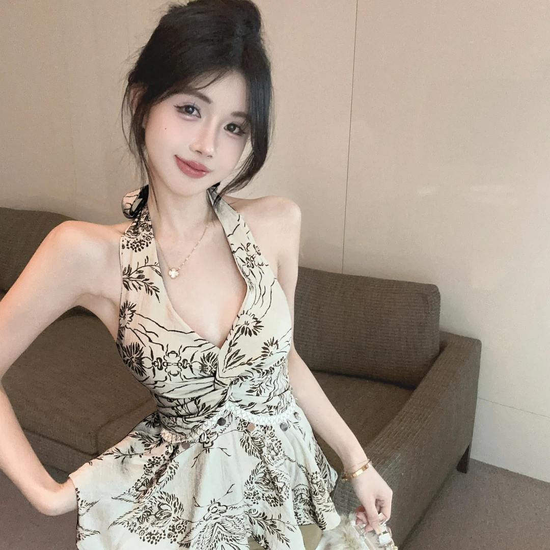 名媛挂脖吊带背心女外穿早夏泰式辣妹v领抹胸上衣独特绝美高级感