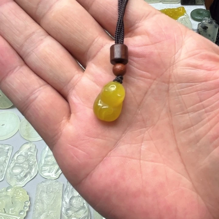 蛇纹石玉颈饰未镶嵌安****n